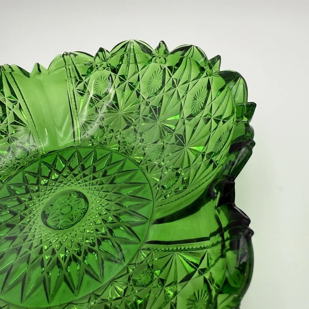 Antique EAPG Bowl US‎ Glass Richards and Hartley Clover Emerald Green Triangular